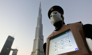 El nuevo robot que transita por las calles de Dubai para mejorar la seguridad