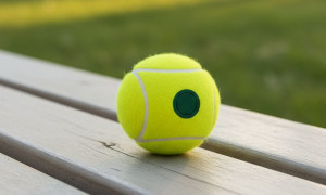 La revolución del rebote! presentamos la pelota de tenis y pádel con válvula de inflado integrada