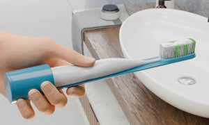 Cepillo de dientes  plegable con la  pasta incorporada